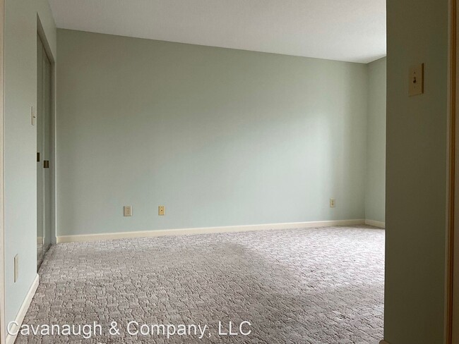 Building Photo - 2 br, 1 bath House - 15 Forest Glen  Unit #11