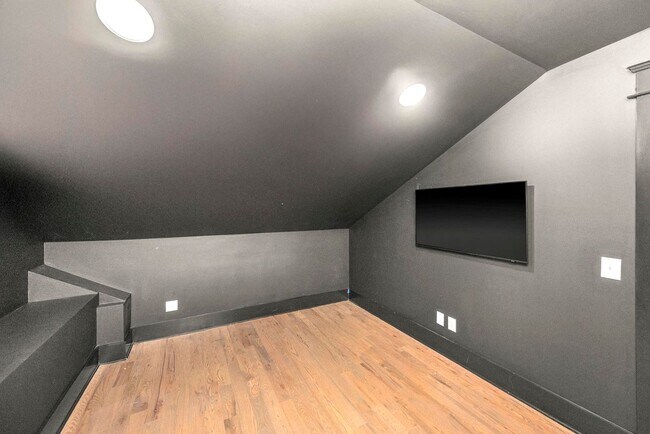 Building Photo - Luxury Living Just Minutes from Downtown Nashville