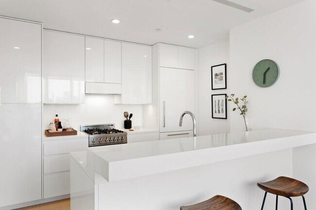 Building Photo - 2 bedroom in Long Island City NY 11101