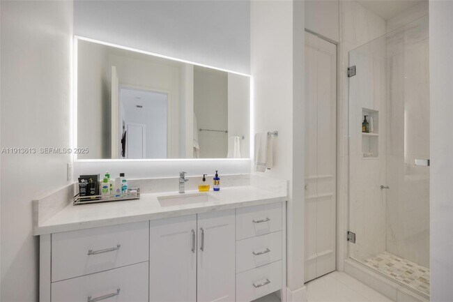 Building Photo - 2760 Brickell Ct