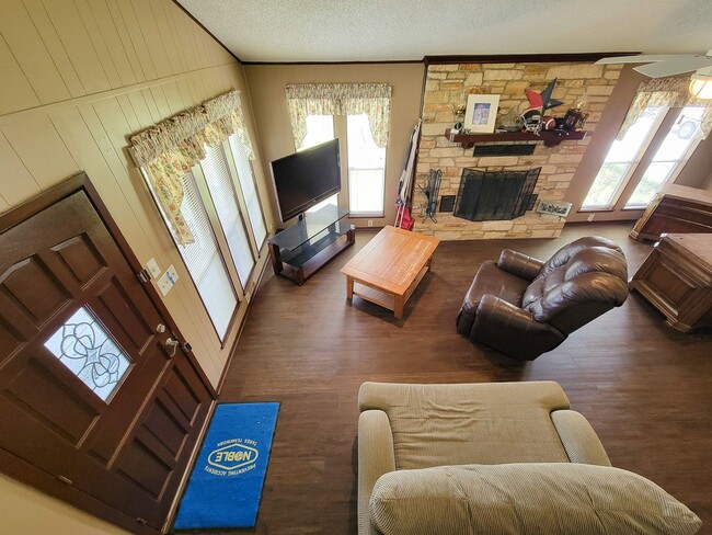 Building Photo - Extremely well maintained home. The second floor of this home being the main living area has a fa...