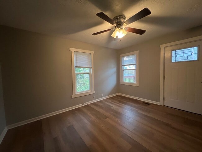 Building Photo - 3 Bed, 2 Bath House in Clarksville!!
