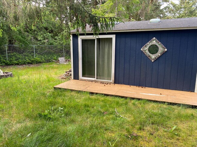Building Photo - 148 Spruce Loop SW
