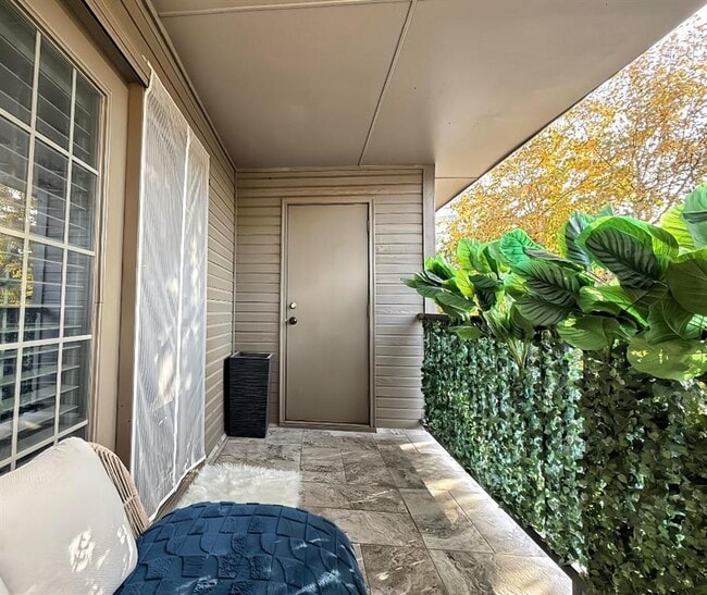 Building Photo - 6162 N Brookline Ave