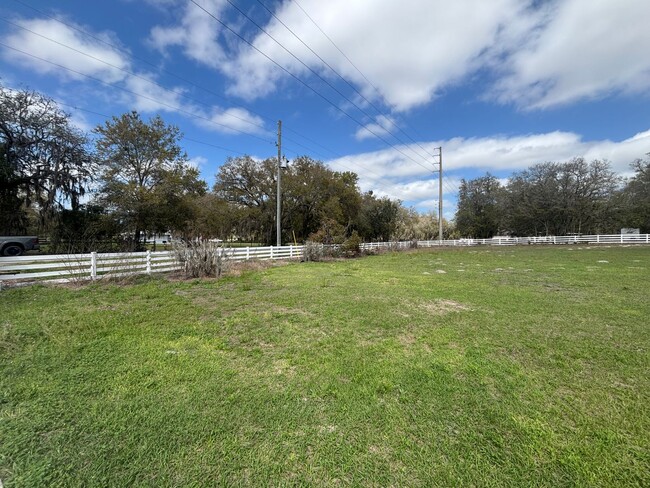 Building Photo - 3/3 Newly renovated on 3+ acres