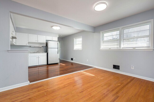 Building Photo - 1702 Bonnyville Blvd