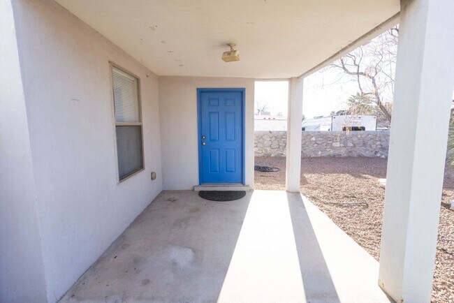 Building Photo - 1635 Spruce Ave