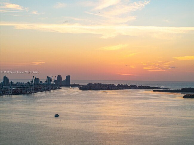 Building Photo - 1331 Brickell Bay Dr