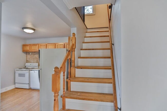 Building Photo - 2 Bed 1.5 Bath Single Family Home With Large Upper Loft Area in Wausau