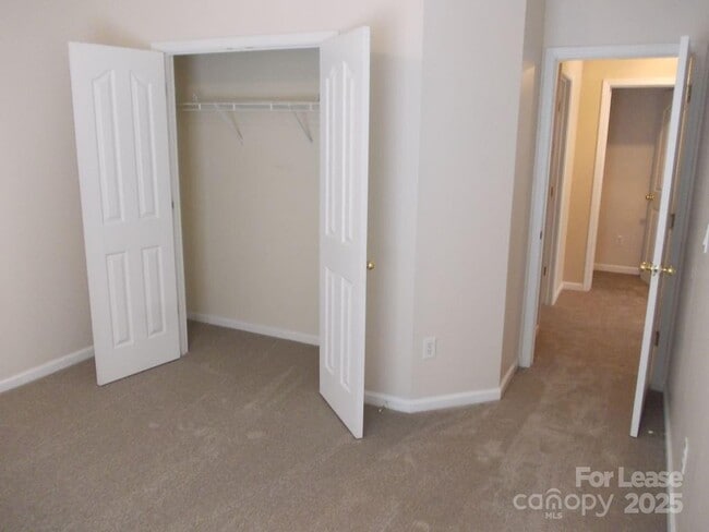 Building Photo - 14616 Eastgrove Dr