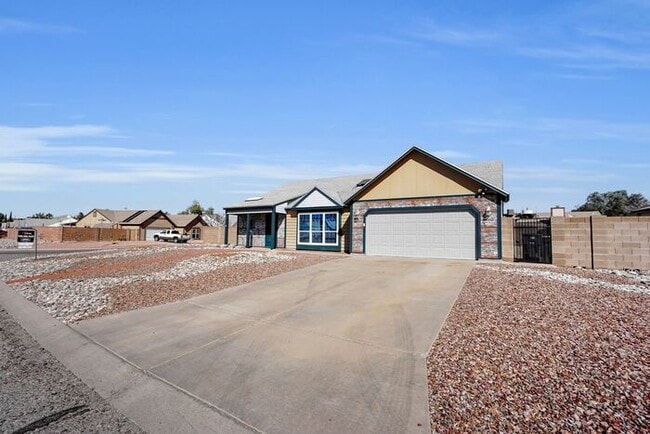 Building Photo - Tucson Desert Oasis: Your Dream 3-Bed Home...