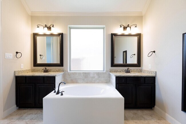 Building Photo - 28006 Laurel Garden Ln