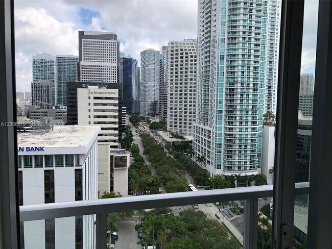 Building Photo - 1060 Brickell Ave