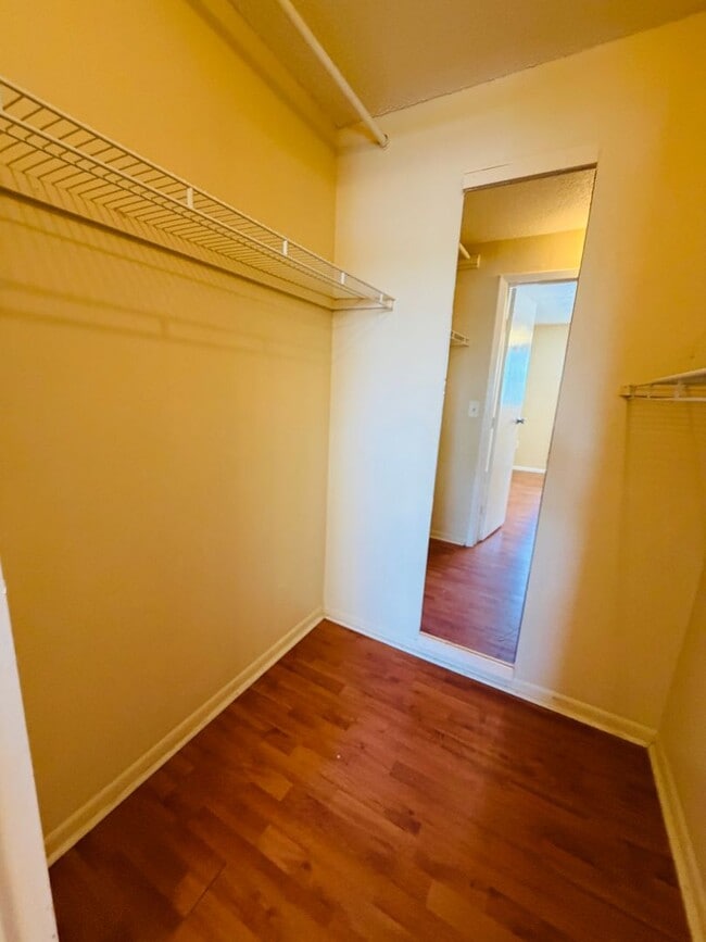 Building Photo - ? $500 OFF FIRST MONTH’S RENT! ?Cozy 2Bed 2Bath Apartment