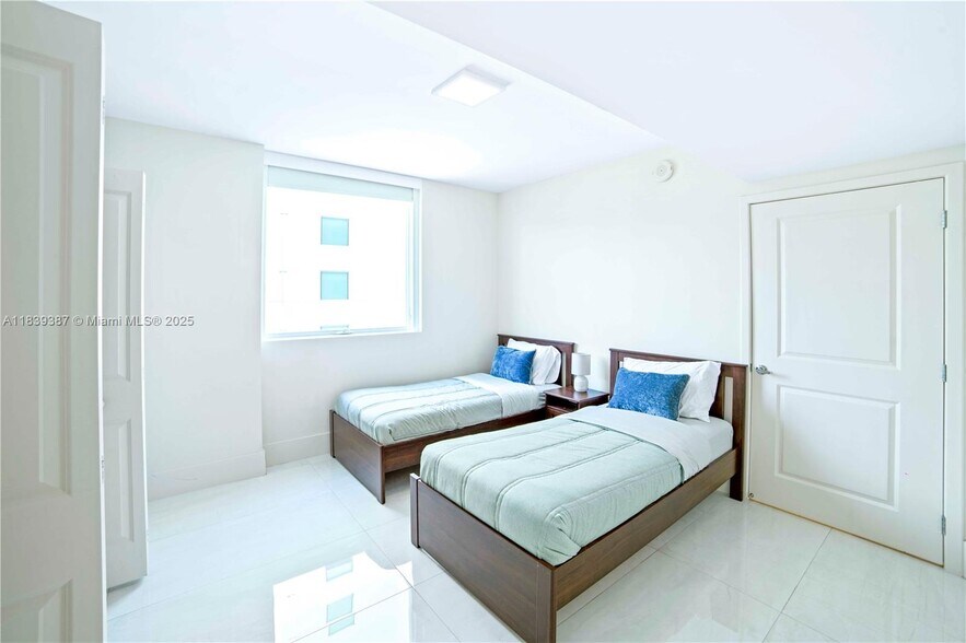 Building Photo - 400 Sunny Isles Blvd