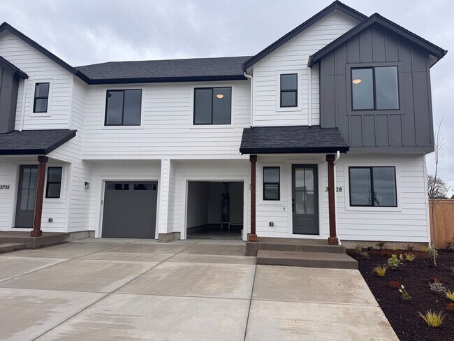 Building Photo - Brand new 3 bedroom 2.5 bath Coburg townhome