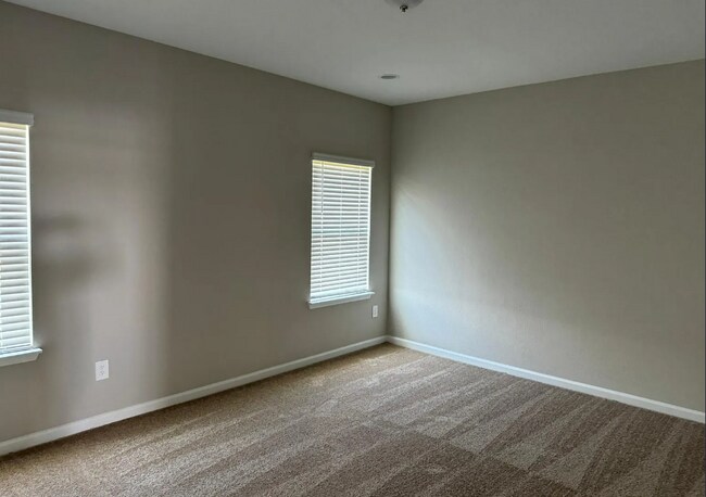Building Photo - 657 Silver Landing Dr