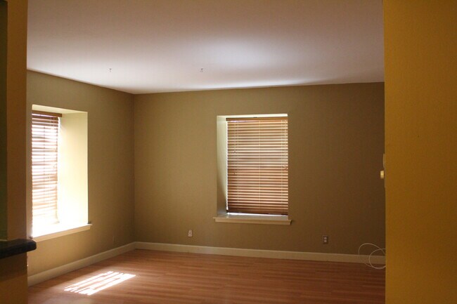 Building Photo - *COMING SOON* MOVE IN SPEICAL Upstairs Condo with Premium Amenities & Hardwood Floors!