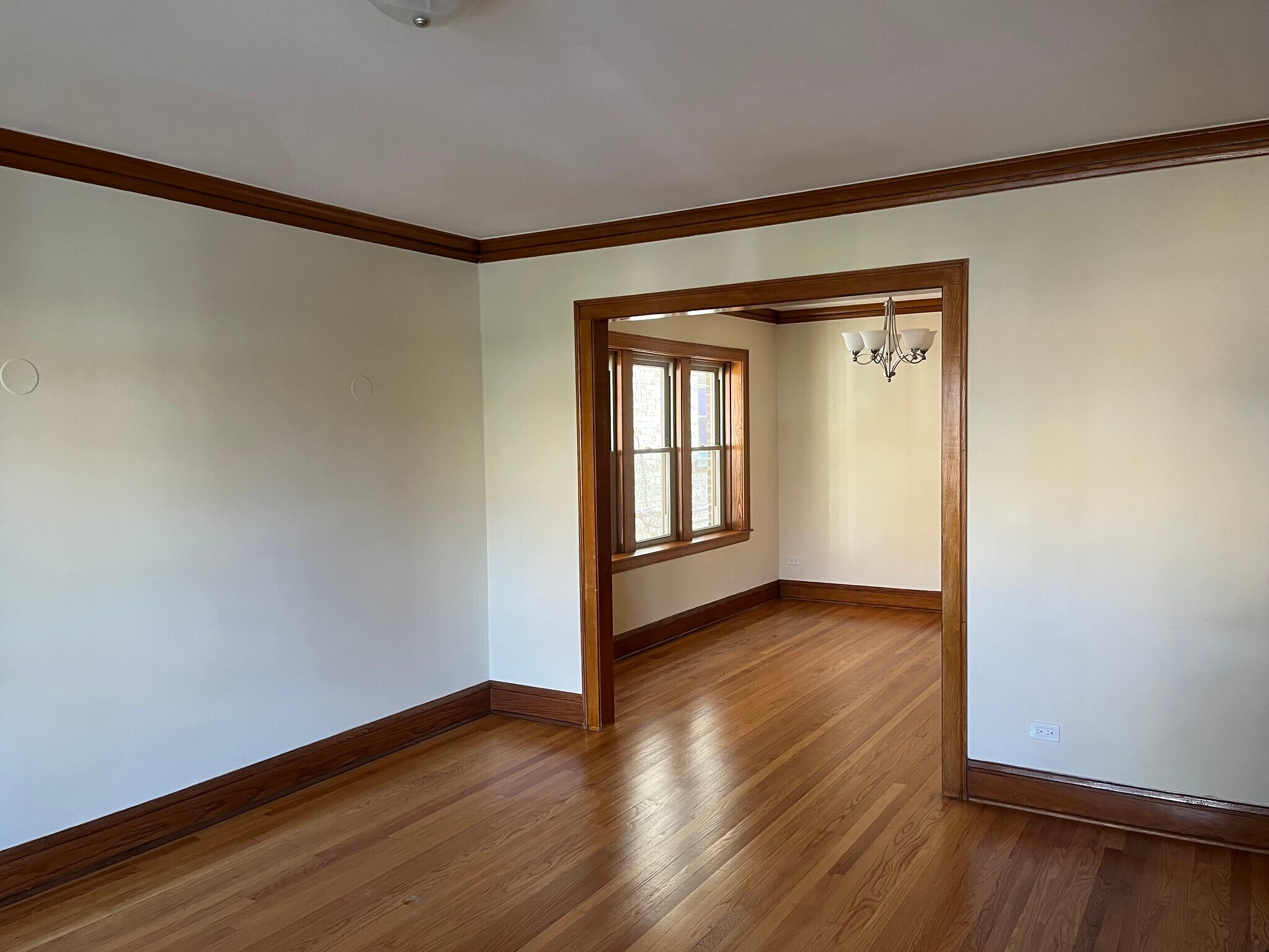 Building Photo - 5730 N McVicker Ave