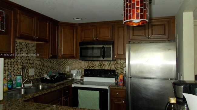 Building Photo - 1825 S Ocean Dr