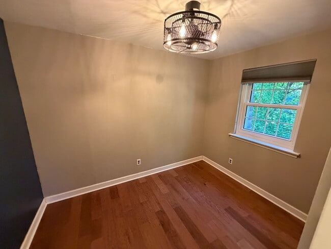 Building Photo - 4000 Gypsy Ln