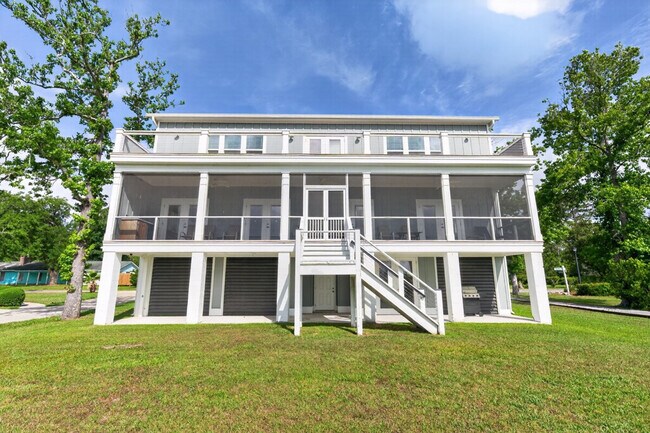 Building Photo - 415 Sassanqua Dr