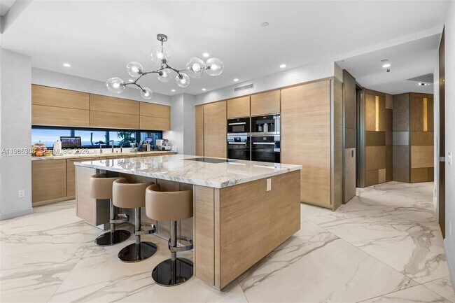 Building Photo - 18555 Collins Ave