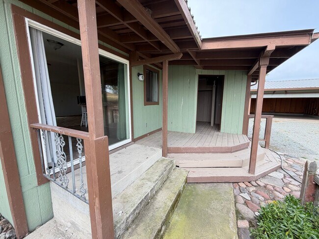 Building Photo - Secluded country home w/ 2-car garage