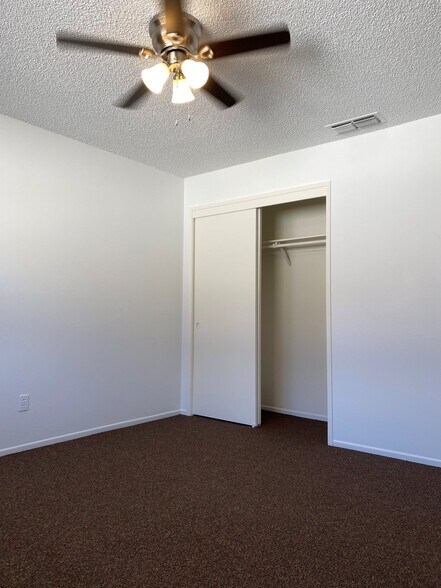 Building Photo - 4225 Parkwood Ct