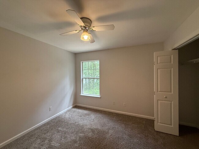 Building Photo - 249 Starmount Dr