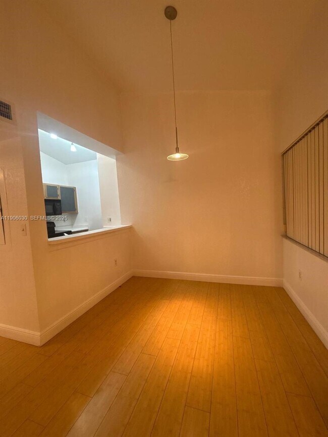 Building Photo - 2831 N Oakland Forest Dr