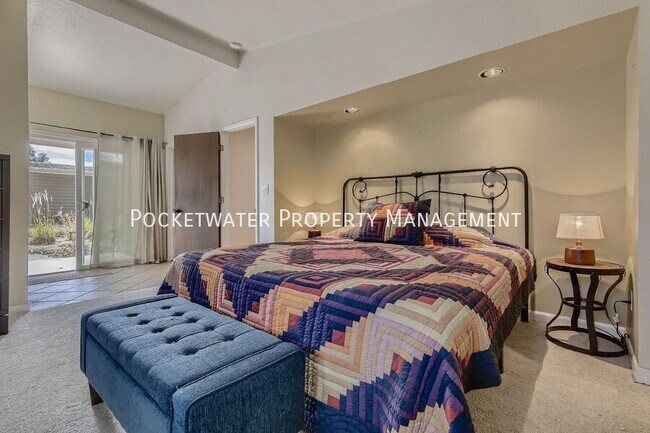 Building Photo - 6086 Simmons Dr