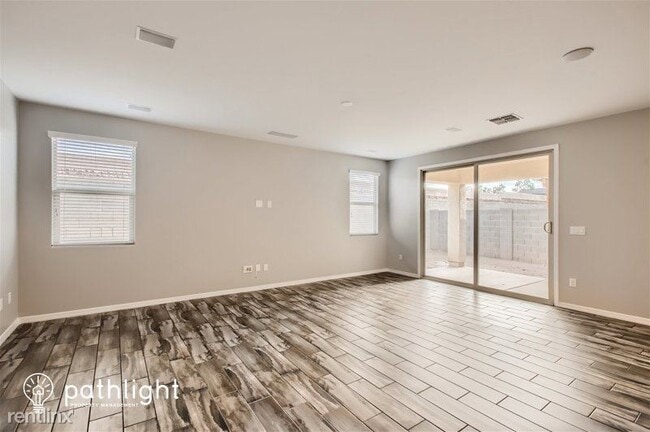 Building Photo - 4 br, 2.5 bath House - 12042 W Fillmore St...