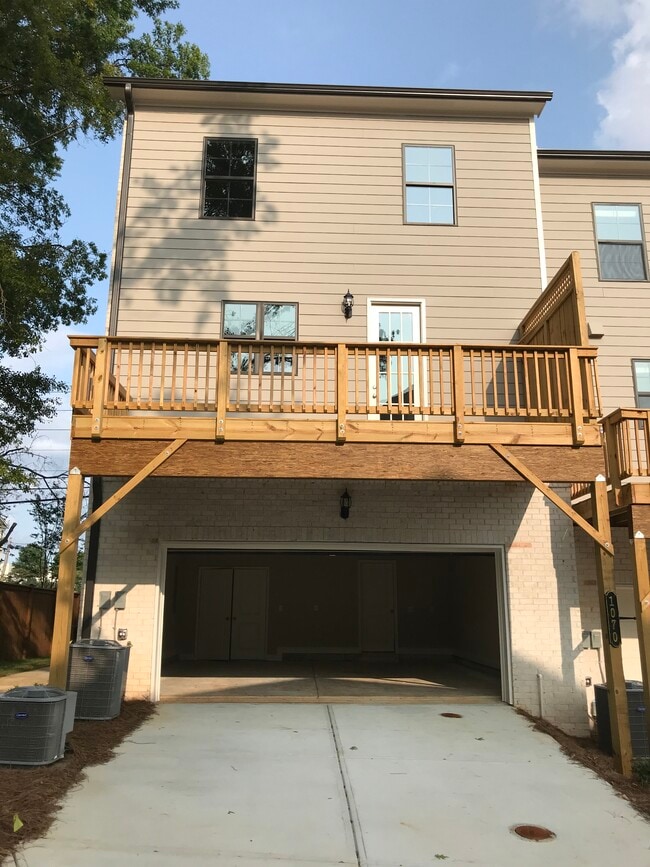 Building Photo - 1070 Aster Rd