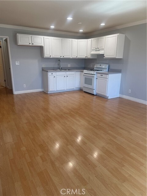 Building Photo - 6439 Woodman Ave