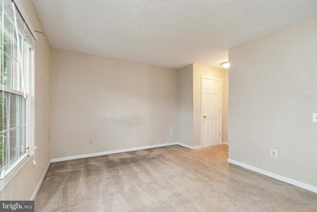 Building Photo - 9260 Niki Pl