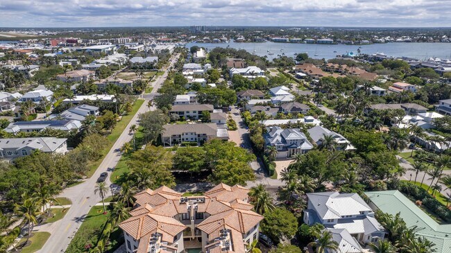 Building Photo - ** OLDE NAPLES ** 2 BED / 2 BATH - COMPLETELY REMODELED - PET OK! - ANNUAL RENTAL