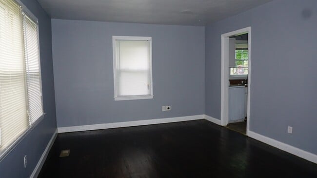 Building Photo - 2064 Seneca Dr