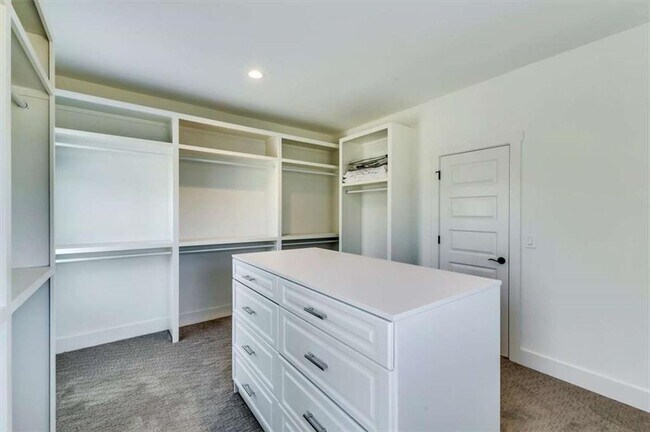 Building Photo - 155 Dean Dr