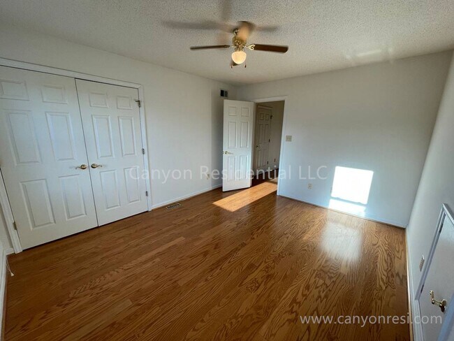 Building Photo - Beautiful 3b2b, ready to move in!
