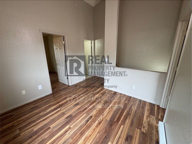 Building Photo - 1717 Oakshire Ln