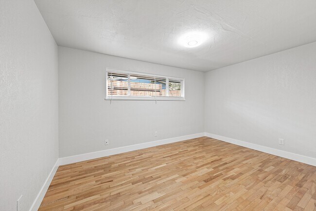 Building Photo - 60 W 34th Ave