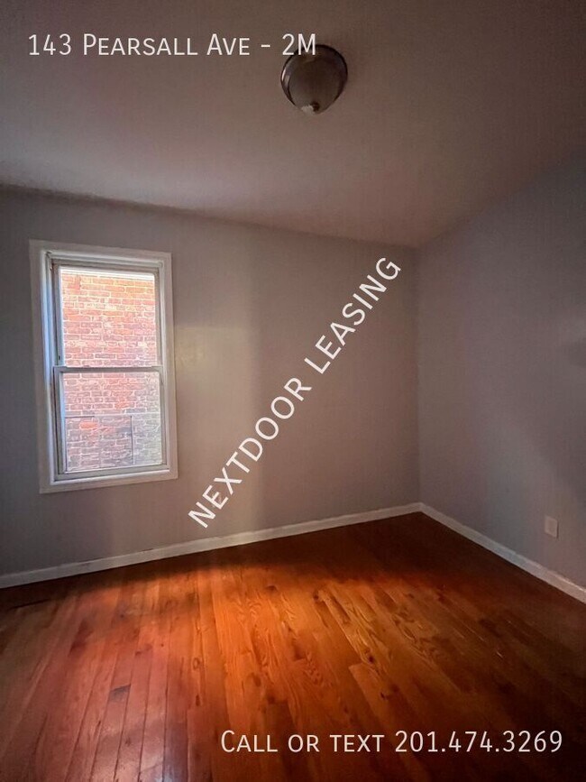 Building Photo - 143 Pearsall Ave