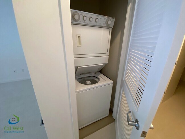 Building Photo - $3495.00 - Luxury 1/1.5 Santana Row with Bonus room