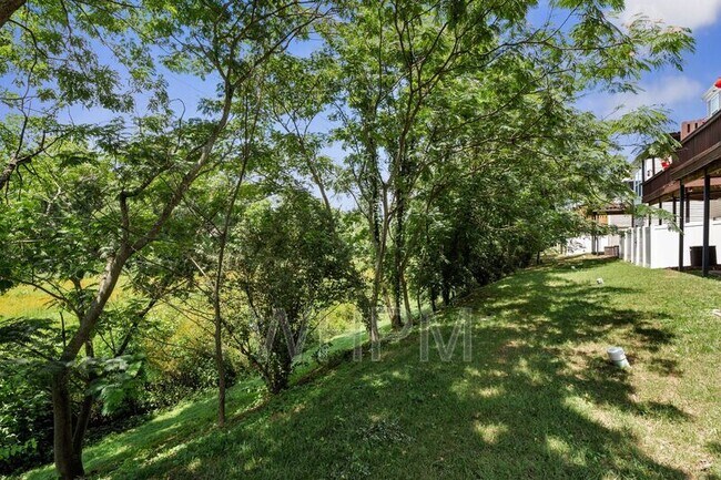 Building Photo - 427 Lazy Creek Ln
