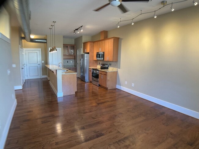 Building Photo - Upscale Condo in Popular Davis Park!