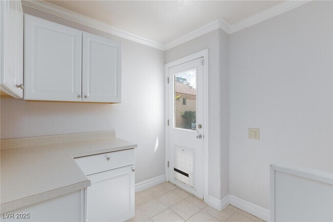 Building Photo - 8949 Diamond Falls Dr