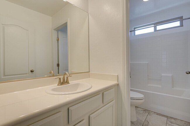 Building Photo - ** COMING SOON ** Modern Open-Concept Rental Home with White Shaker Kitchen Cabinets & Low-Mainte...