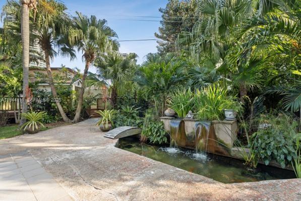 Building Photo - 2301 S Miami Ave