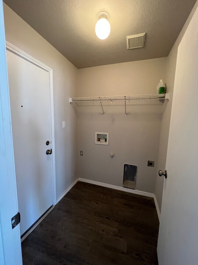 Building Photo - 232 Buttercup Way